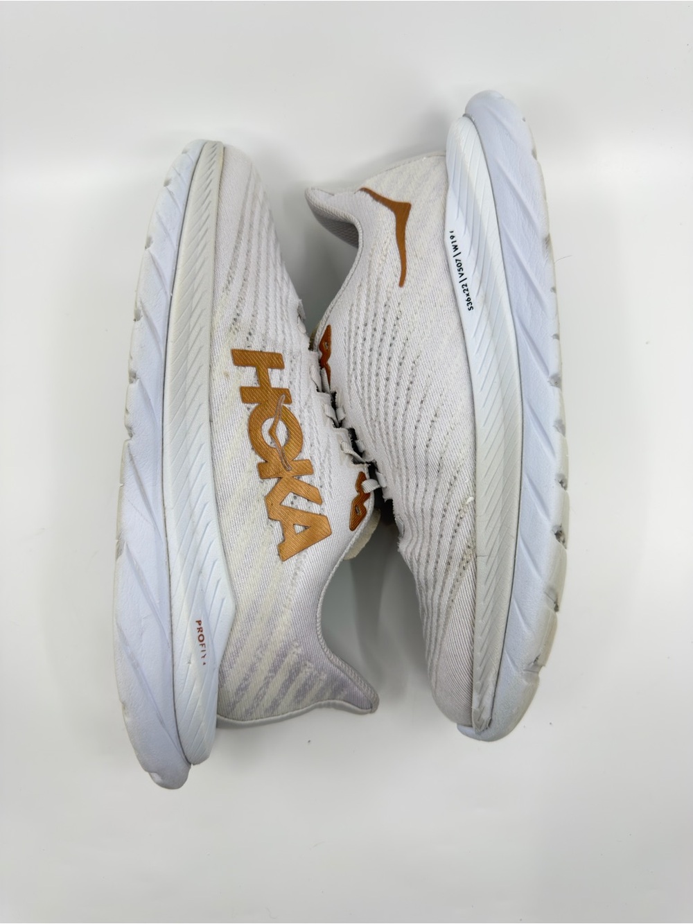 Hoka Mach 5 running shoes in the white and copper colorway, SZ 9 - Picture 7 of 9